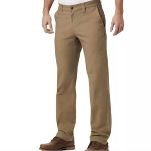 Columbia Flat Front Khaki Chinos size 34x30 in Tan